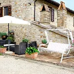Casale Le Orme Bed & Breakfast 4*