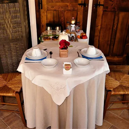 Casale Le Orme Bed and breakfast Todi