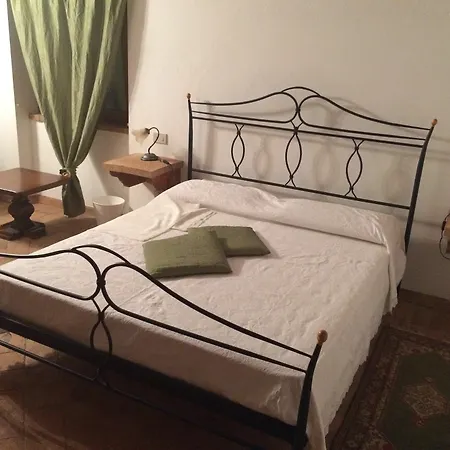Casale Le Orme Bed and breakfast Todi