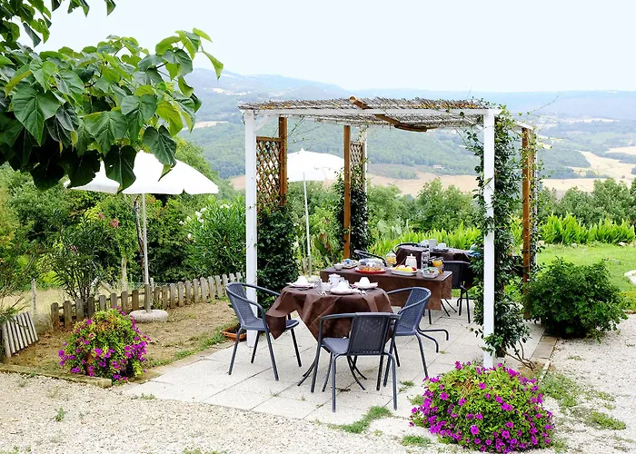 Casale Le Orme Bed & Breakfast Todi